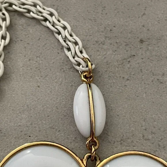 Vintage Trifari White Gold Resin Crescent Shape 4.75 Pendant Necklace 14 Drop